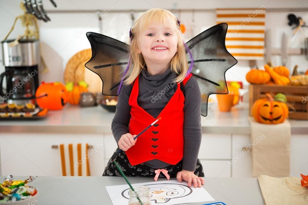 Menina em traje de morcego halloween desenho Jack-O-Lanterna no papel  fotos, imagens de © CITAlliance #87603334